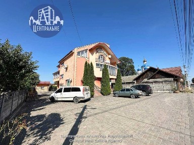 Оренда фасадного приміщення повз трасу в с. Лужани.