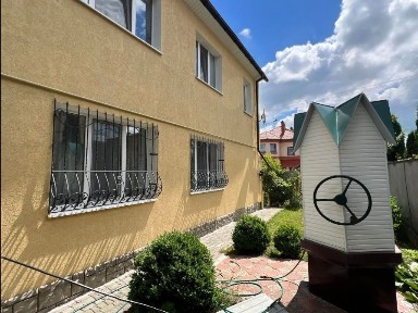 Прощається чудовий будинок в с. Смотрич. готовий до заселення!