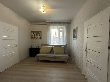 Продаж будинку мікрорайон Ружична. Біля зупинки громадського транспорт