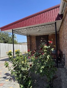 Гарна половина будинку біля 3 школи, опалення працює без світл