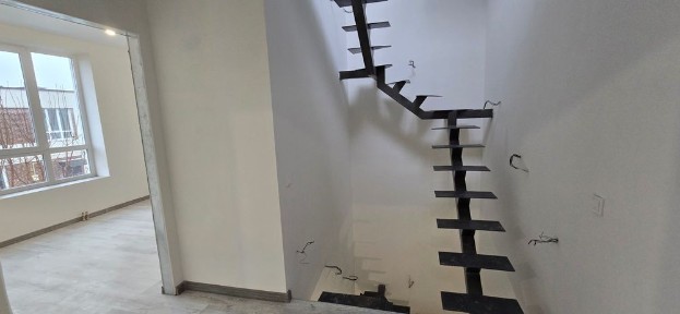 Продам таунхаус з ремонтом та газом в котеджному містечку!