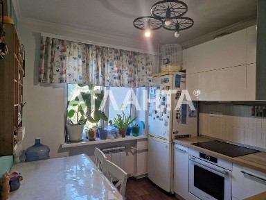 Предлагется 2-х комнатная с ремонтом в кирпичном доме