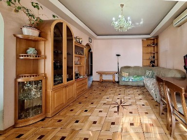 метро Ботаничний сад, проспект Науки, 50А, по сертификату