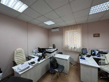 Оренда офісу 1 поверх з окремим входом поруч з палацом дітей та юнацтв