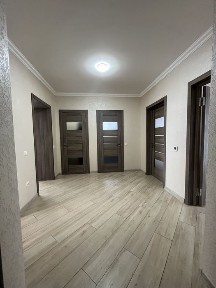 Калинов. слобода-2.Велика, з ремонтом, інд. газове. Закрита територія.