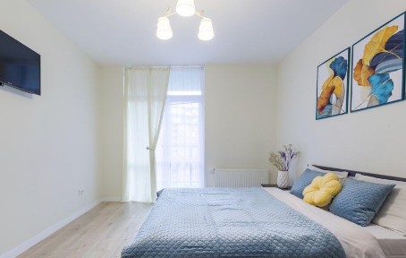 Пр. Чорновола, Авалон, Ашан, Форум є балкон і парковка