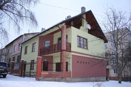 Оренда особняка поруч із парком, вул. Буцманюка