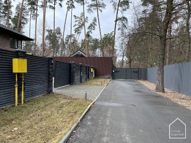 Будинок в Плютах. Закрита вулиця. Ліс. Велика ділянка