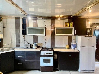 Продається будівля в центрі смт Димер. ВЛАСНИК