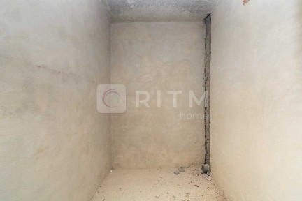 Продаж двосторонньої 3к квартири. Можна робити ремонт