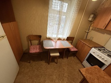 Вільна 1 кім на Лесі Українки