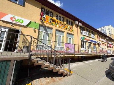 Продаж приміщення 219 м² з орендарями 