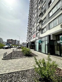 Продаж фасадне приміщення в ЖК Лебединий
