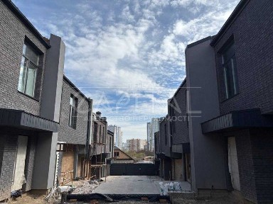 Продаж таунхауса Київ вулиця Деміївська рядом ЦЕНТР