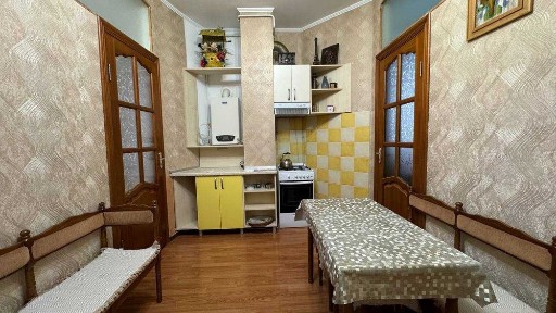 Квартира с балконом, свое отопление, малоквартирный кирпичный