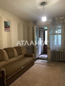 Большая двухкомнатная квартира по улице Заболотного со своим входом.