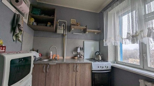 Простора 3-х кімнатна на Алмазному. Продаж квартири.