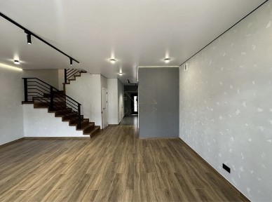 Продається таунхаус з якісним ремонтом біля Калинової Слободи