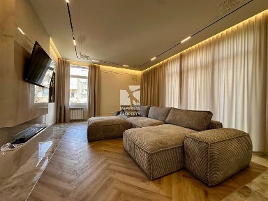 Продаж дизайнерської 4-х кімнатної квартири в центрі Ужгорода!