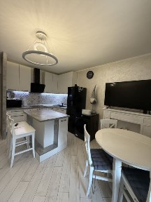 Продається гарна 2-х кімнатна квартира. Вишневий Сад