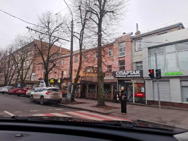 Здам магазин в центрі з окремим входом по бул. Шевченка