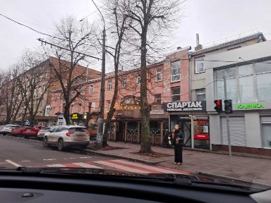 Здам магазин в центрі з окремим входом по бул. Шевченка