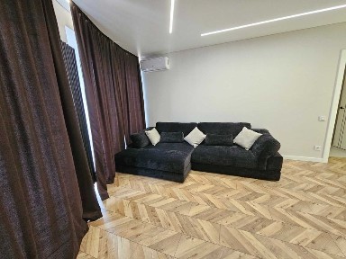 Продаю 2кім. квартиру в центральній частині міста з меблями та технікою