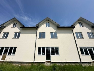 Продається котедж в Зимній воді, зручний заїзд з траси