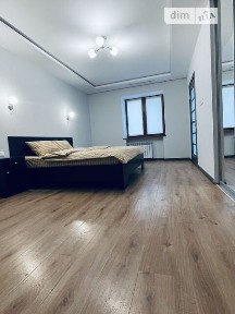 Тополева вулиця, район Солом'янський, Київ, метро Вокзальна, вул. Тополева 4-8 • ID 32162959