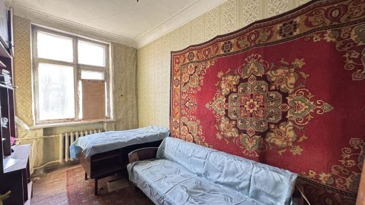 Продаємо 2-кімн сталінку на Дзержинці з ГАРАЖЕМ