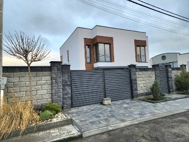 ЕКСКЛЮЗИВНА ПРОПОЗИЦІЯ! Котедж з великою ділянкою та гаражем!