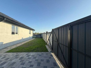 Продам добротний будинок з гаражем! Кустин!