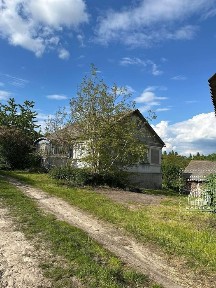 Продаж будинку з земельною ділянкою