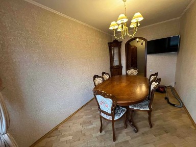 Здам гарну 3 кімнатну квартиру з кухнею студією в самому Центрі міста