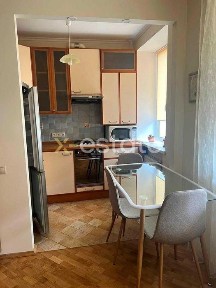 Охайна квартира на Володимирській 76. Центр !