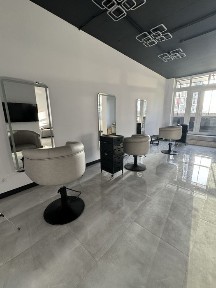 Здам робоче місце колористу, майстру по волоссю, є мийка