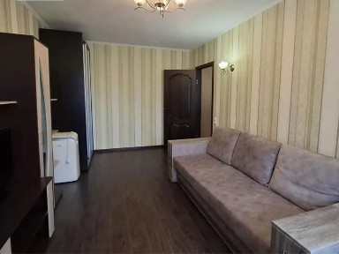 ЗАТИШНА квартира неподалік від ТРЦ Республіка