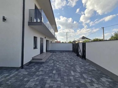 Газифікований дуплекс на тихій затишній вулиці