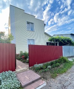 Продам будинок з ремонтом поруч з центром