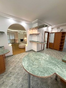 Оренда просторої дворівневої квартири по вул. Карпатська