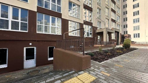 ПРОДАЖ: Комерційне приміщення житловий масив Масани 80 м2