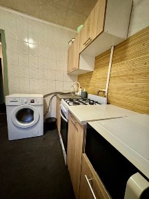 Здам в оренду 2-кім кв О. Поля 90А