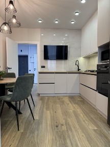 2к з дизайнерським ремонтом