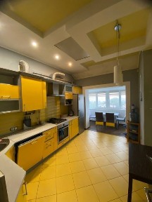 Продаж 3 кімнатна квартира з ремонтом і паркінгом вул. Ромашкова Сихів