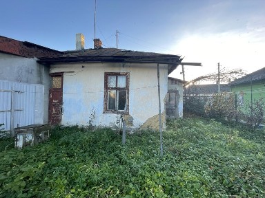 Продається 1/2 частина будинку м. Стрий