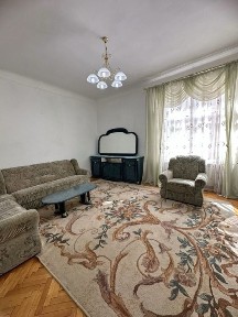 З кімнатна вулиця Головна