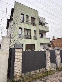 Продаж окремостоячого комерційного приміщення по вул. Чигиринська