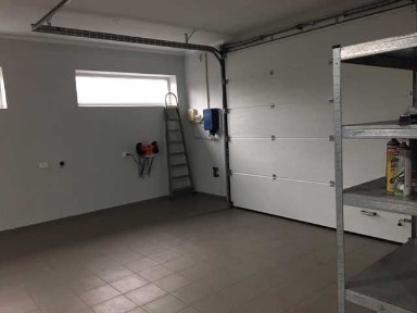 Комплекс СТО и магазин непродовольственных товаров, 182 м. кв.