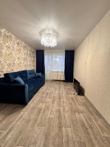 Продам двухкомнатную квартиру возле второй школы.