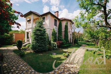 Оренда будинку 240 м² на ділянці 8 соток у м. Київ (Чапаєвка)